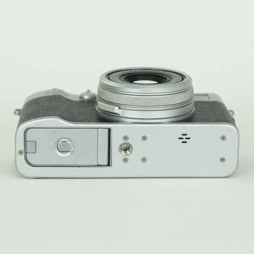 Fujifilm Compact Digital Camera 13,100 X100V