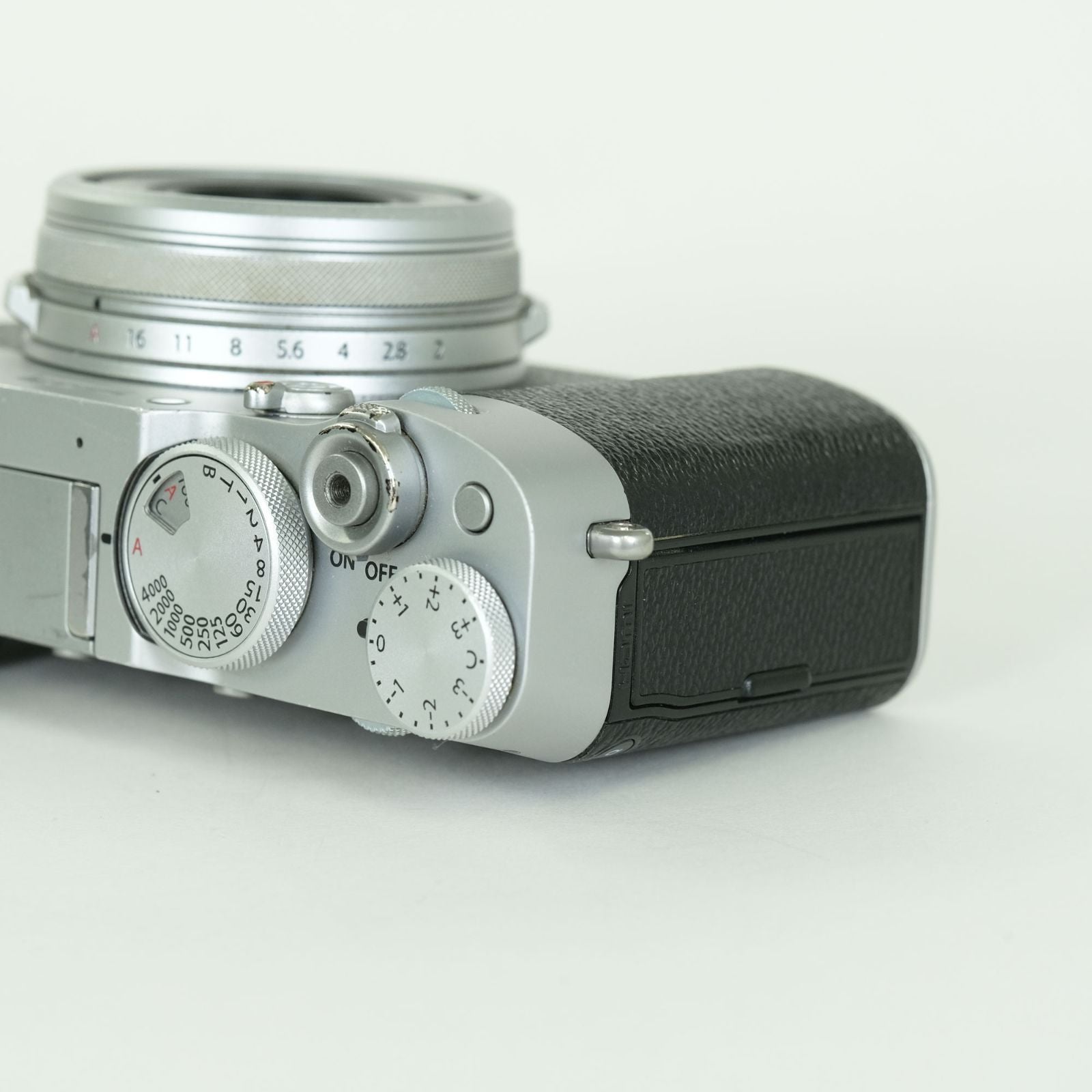 Fujifilm Compact Digital Camera 13,100 X100V