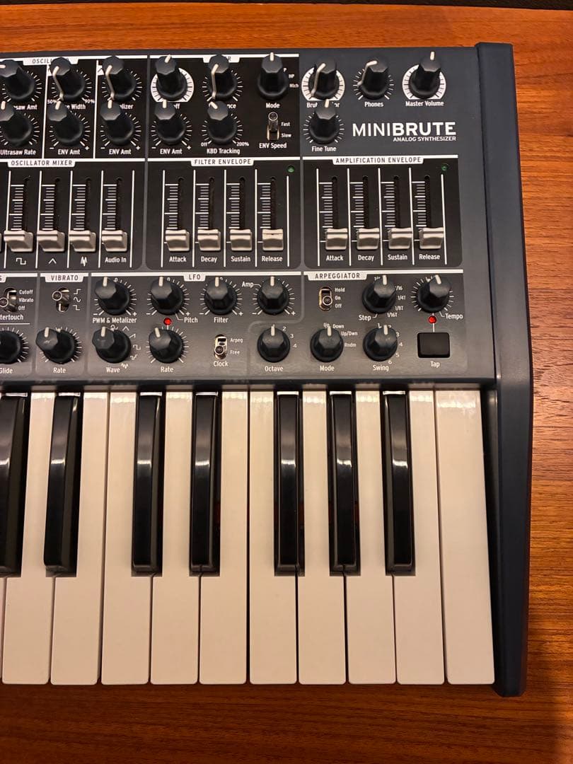Analog Synthesizers Arturia Minibrute