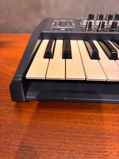 Analog Synthesizers Arturia Minibrute