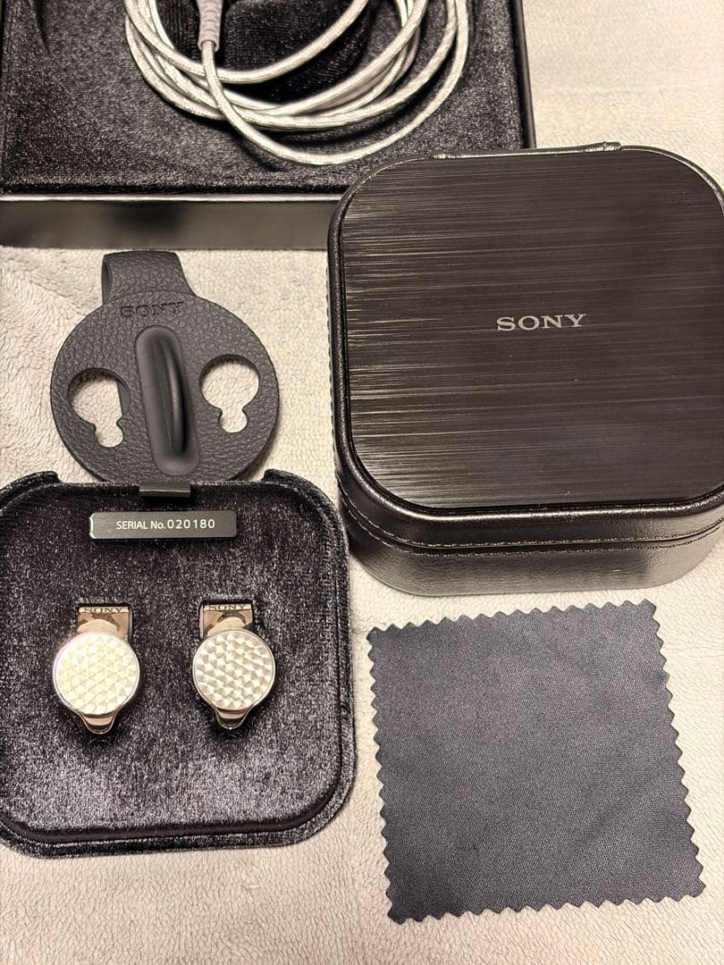 Sony Recableable Earphones Ier-Z1R