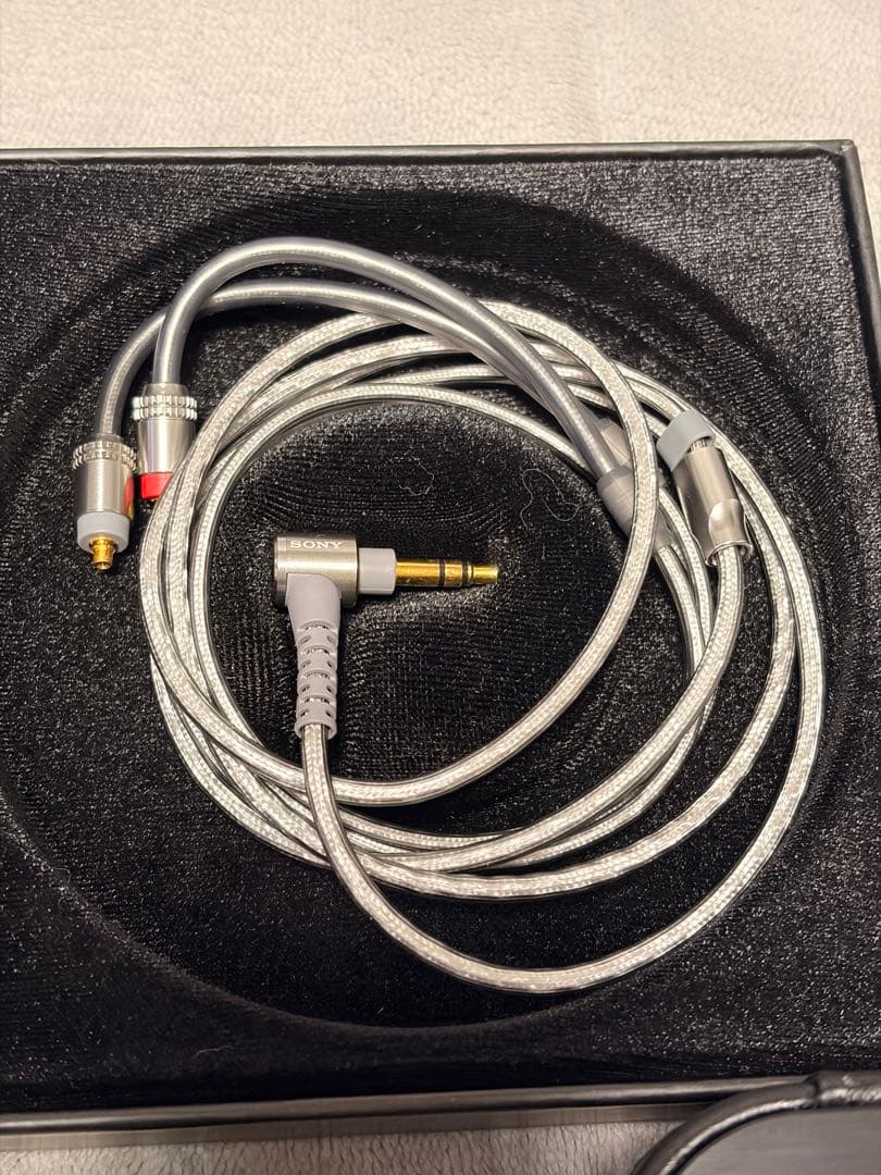 Sony Recableable Earphones Ier-Z1R