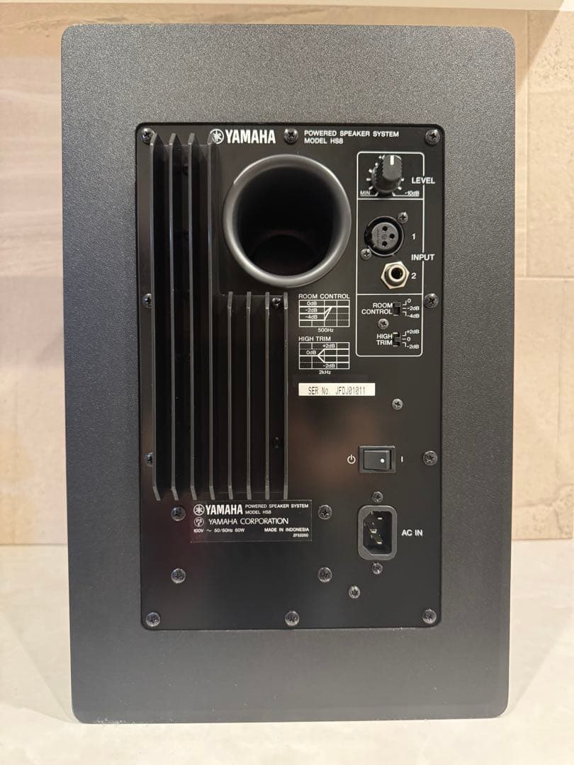 Yamaha Studio Monitor Speakers Hs8 1/2 8