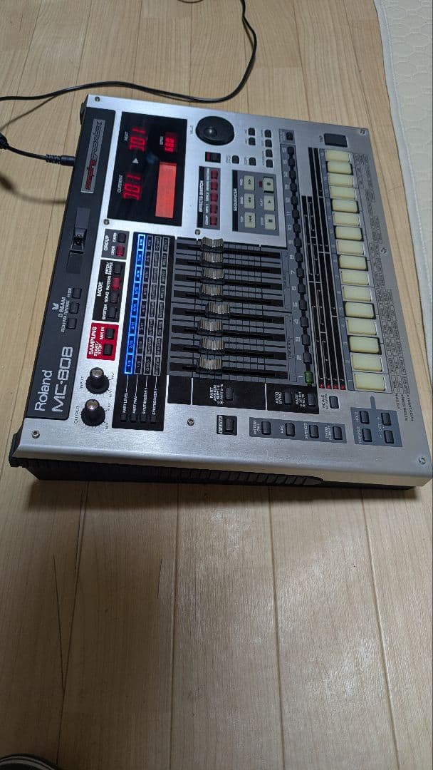 Rhythm Machines Roland Mc-808