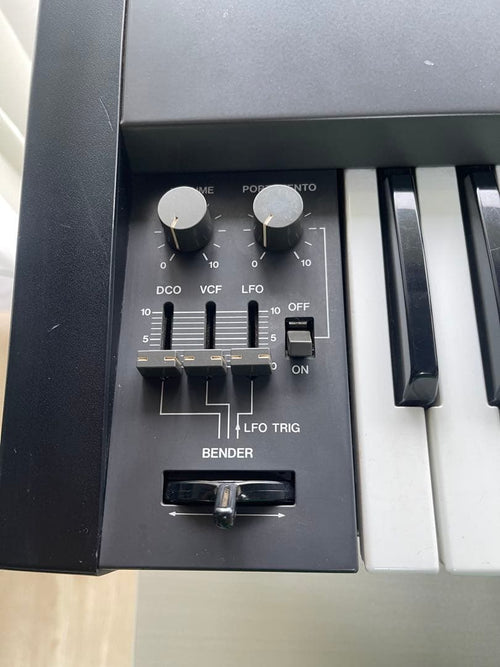 Roland Analog Synthesizers 61 Juno-106
