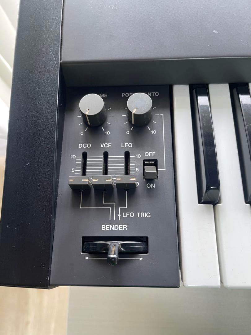 Roland Analog Synthesizers 61 Juno-106