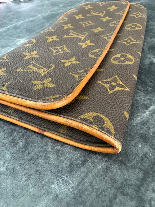 Louis Vuitton Shoulder Bags
