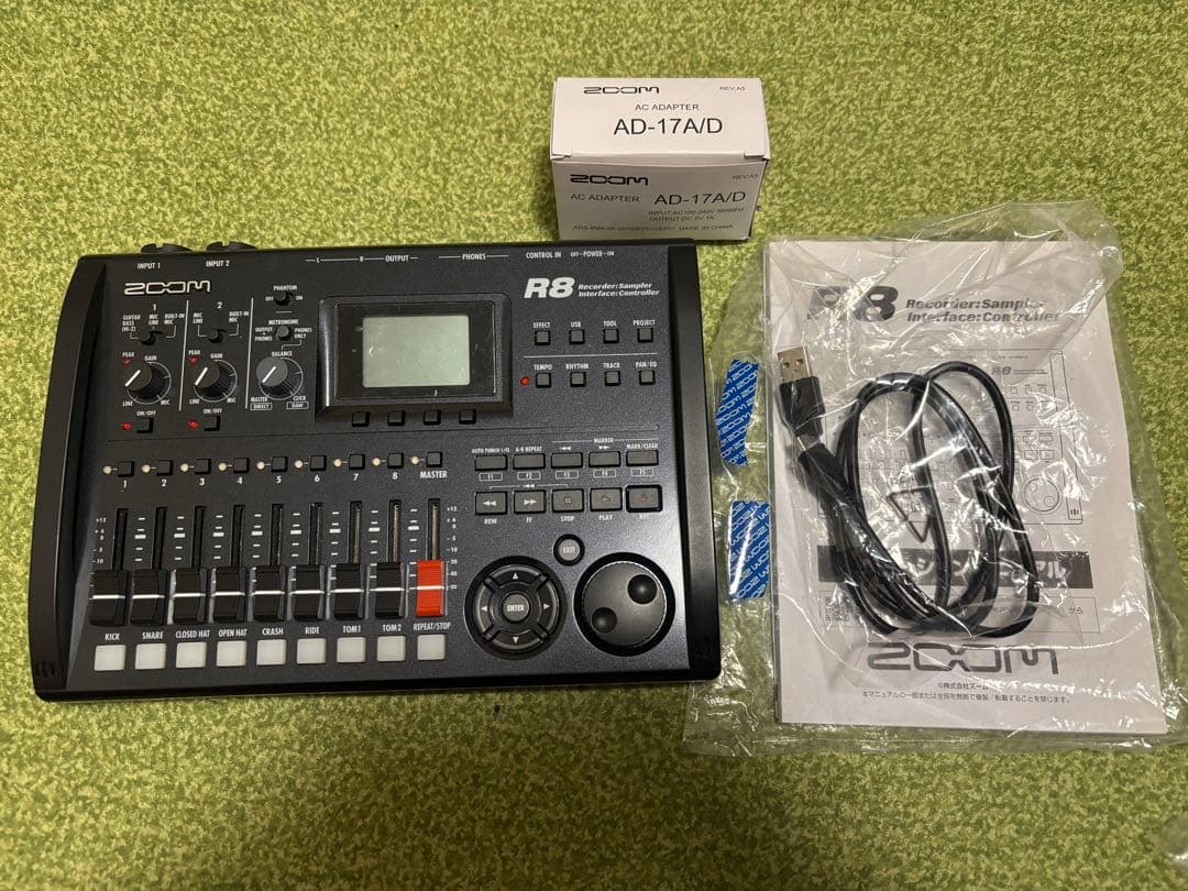 Multi -Track Recorder Zoom R8