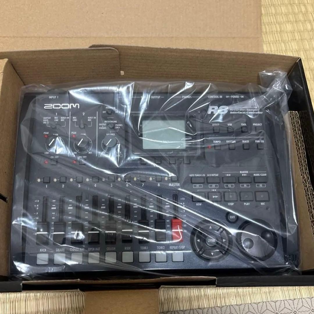 Multi -Track Recorder Zoom R8