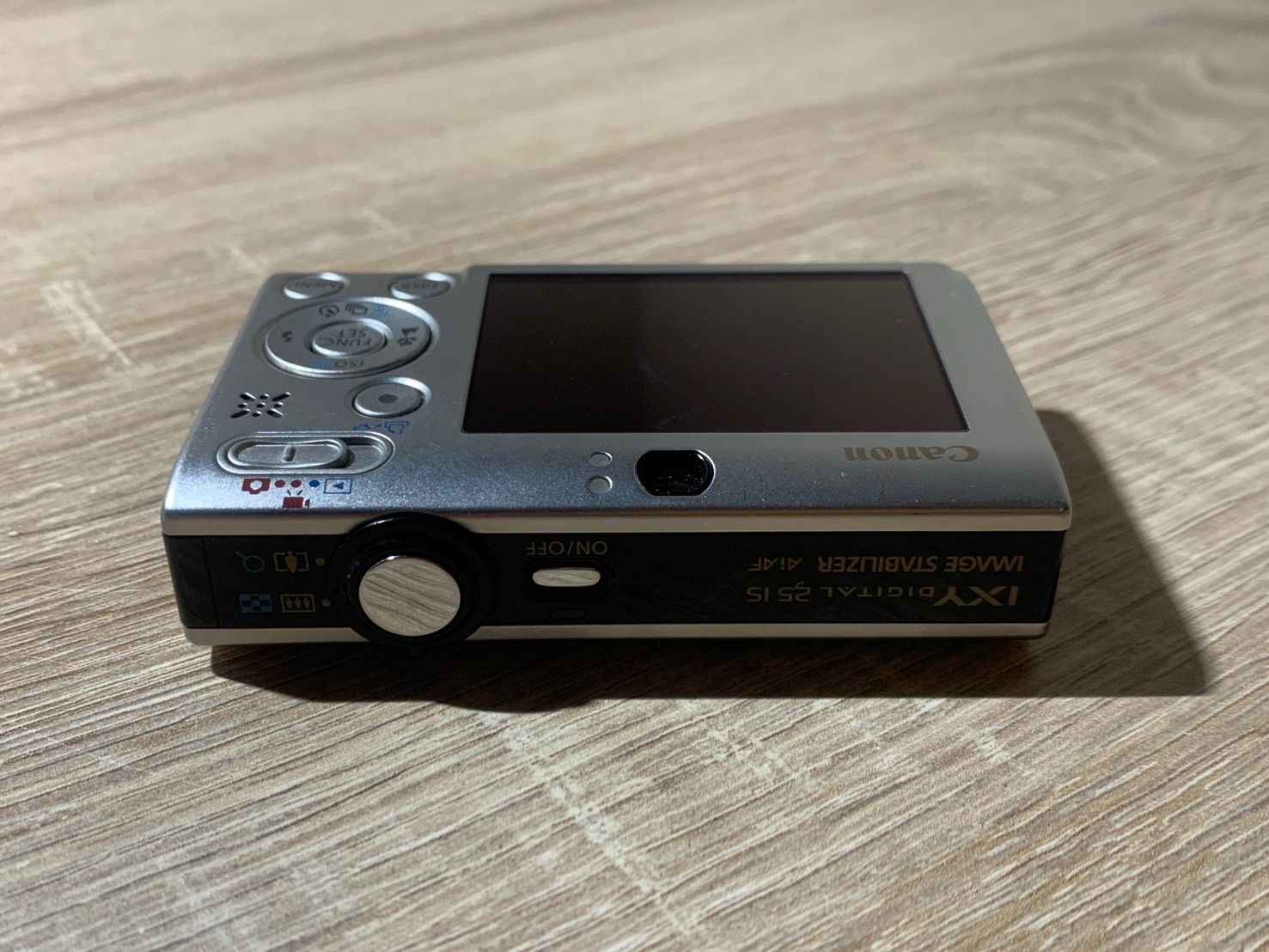 Compact Digital Camera 9996 Canon Ixy 25 Is