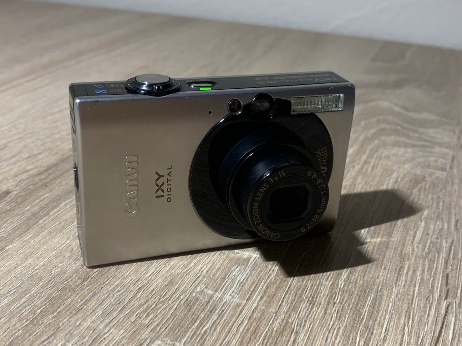 Compact Digital Camera 9996 Canon Ixy 25 Is