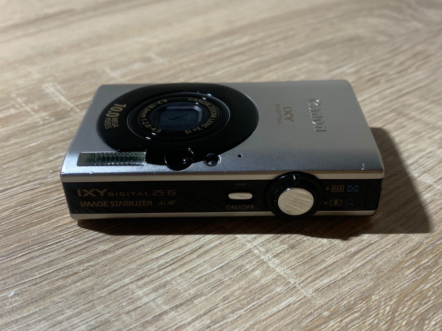 Compact Digital Camera 9996 Canon Ixy 25 Is
