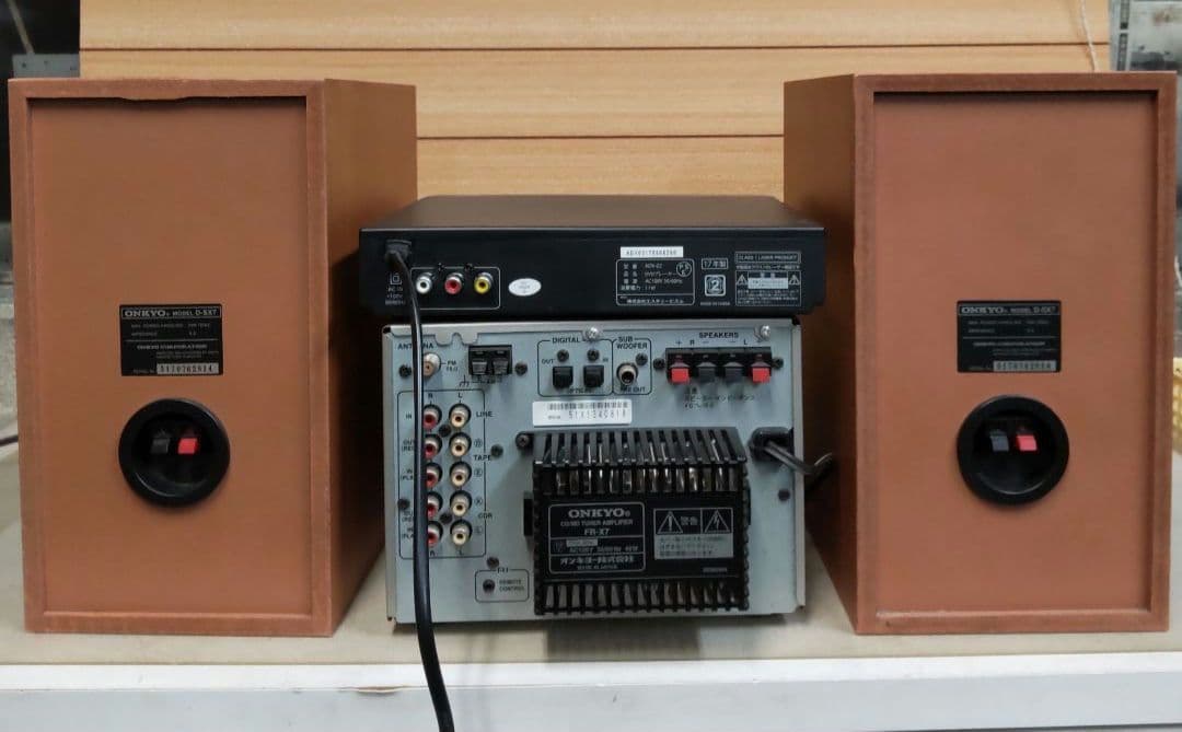Onkyo Mini -Component Dvd/Cd/Widefm/Am/Aux/Opt