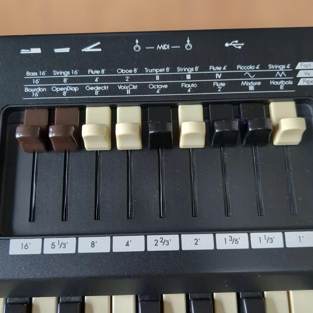 Electronic Organs Hammond Sk2
