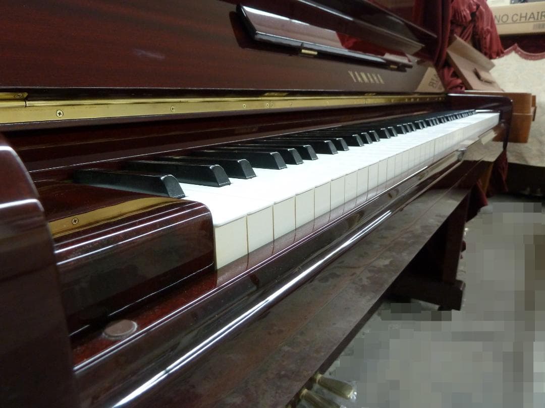 Yamaha Uplight Piano F102