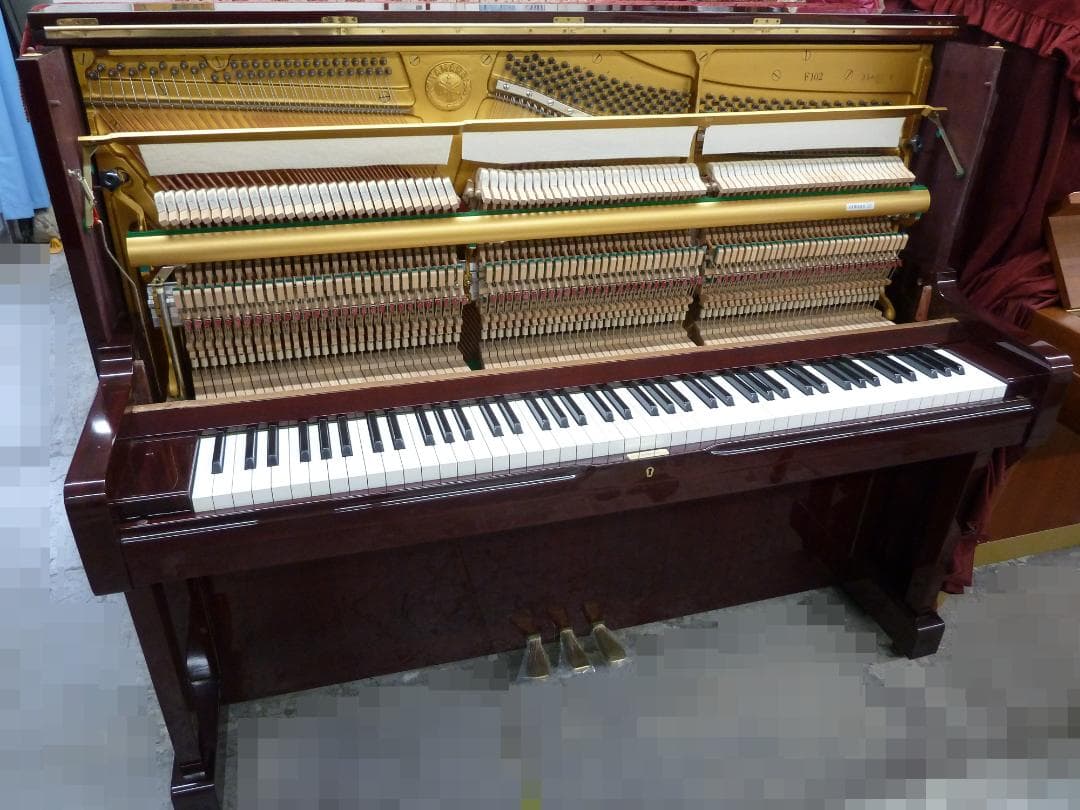 Yamaha Uplight Piano F102