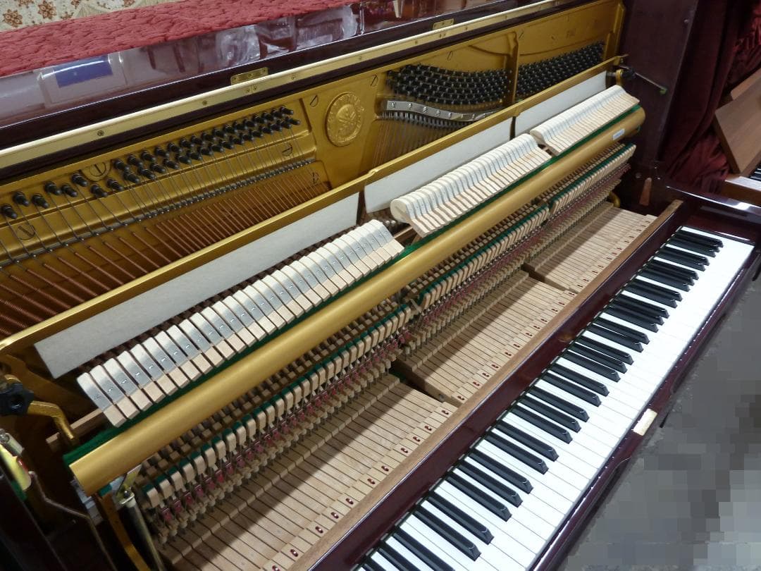 Yamaha Uplight Piano F102