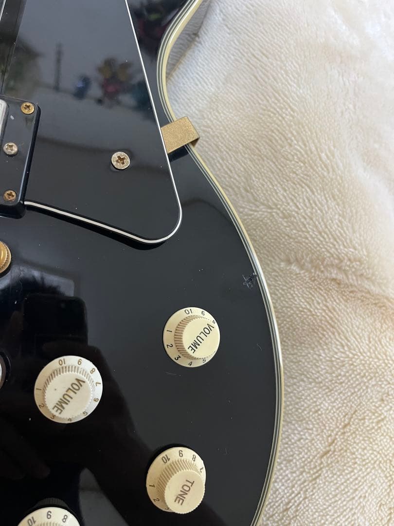 Electric Guitars Mavis