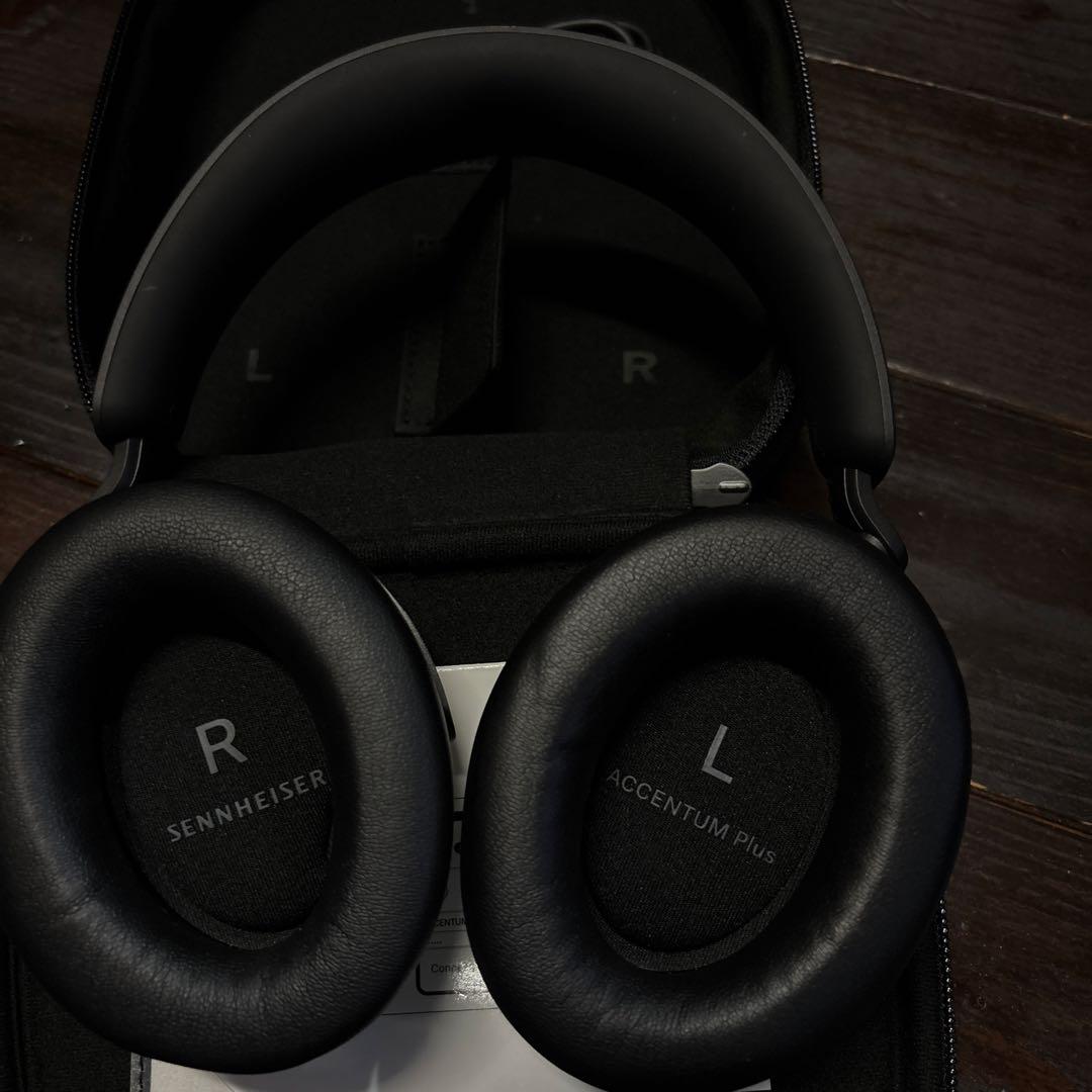 Sennheiser Wireless Headphones Accentum Plus