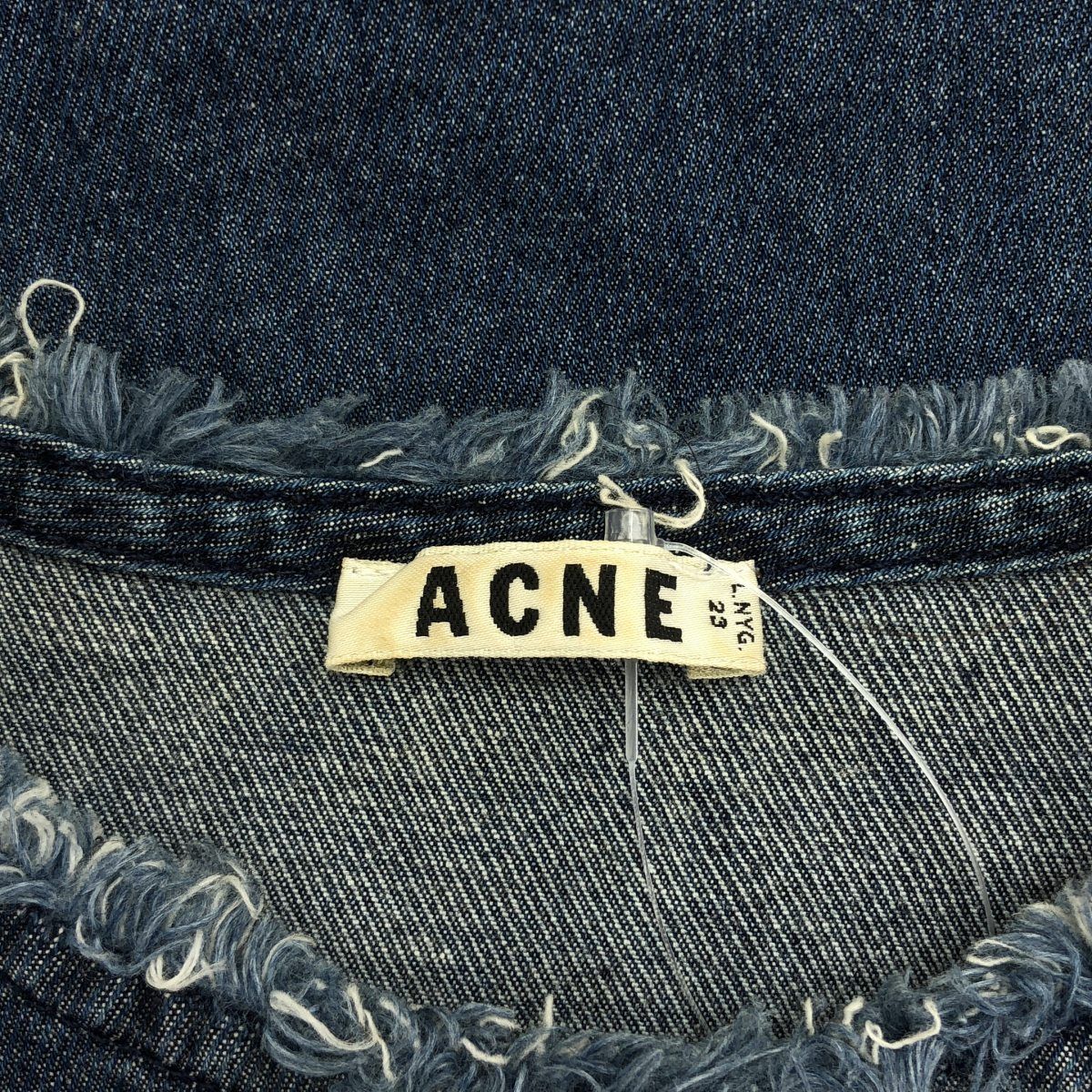 Acne No Sleeve 13Ss Omega 32