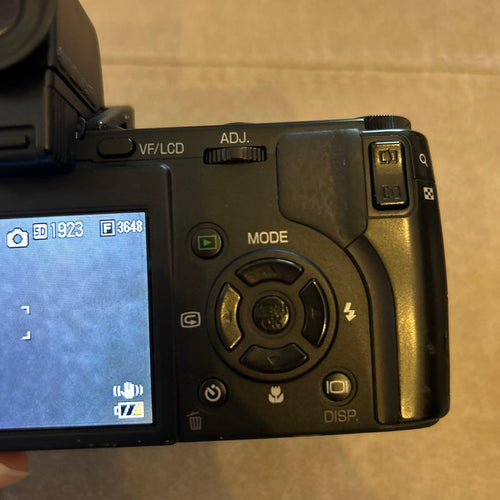Ricoh Compact Digital Camera Caplio Gx100 Vf-1