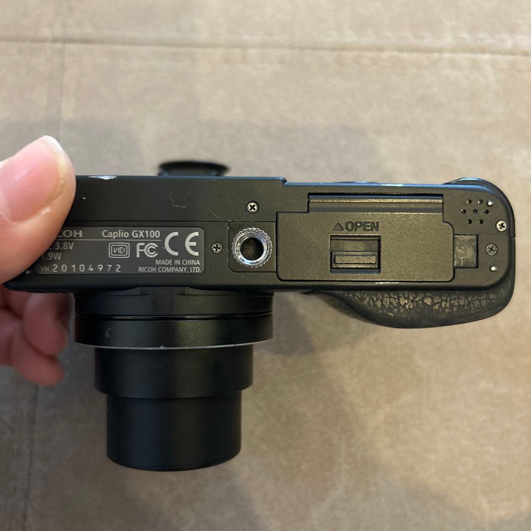 Ricoh Compact Digital Camera Caplio Gx100 Vf-1
