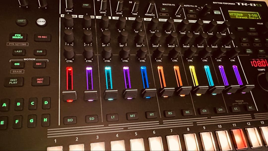 Roland Rhythm Machines Tr-8S