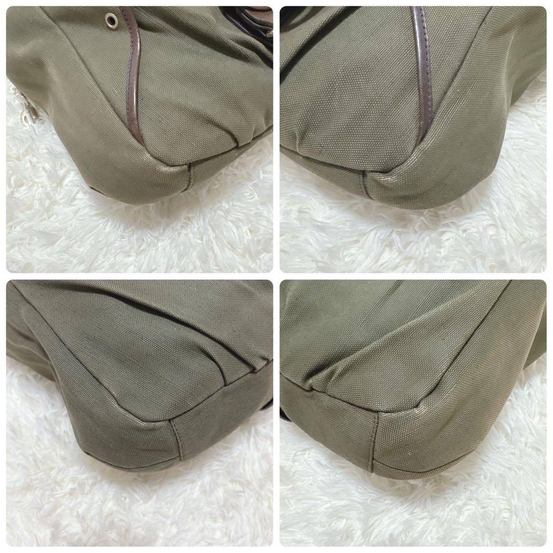 Yves Saint Laurent Shoulder Bags