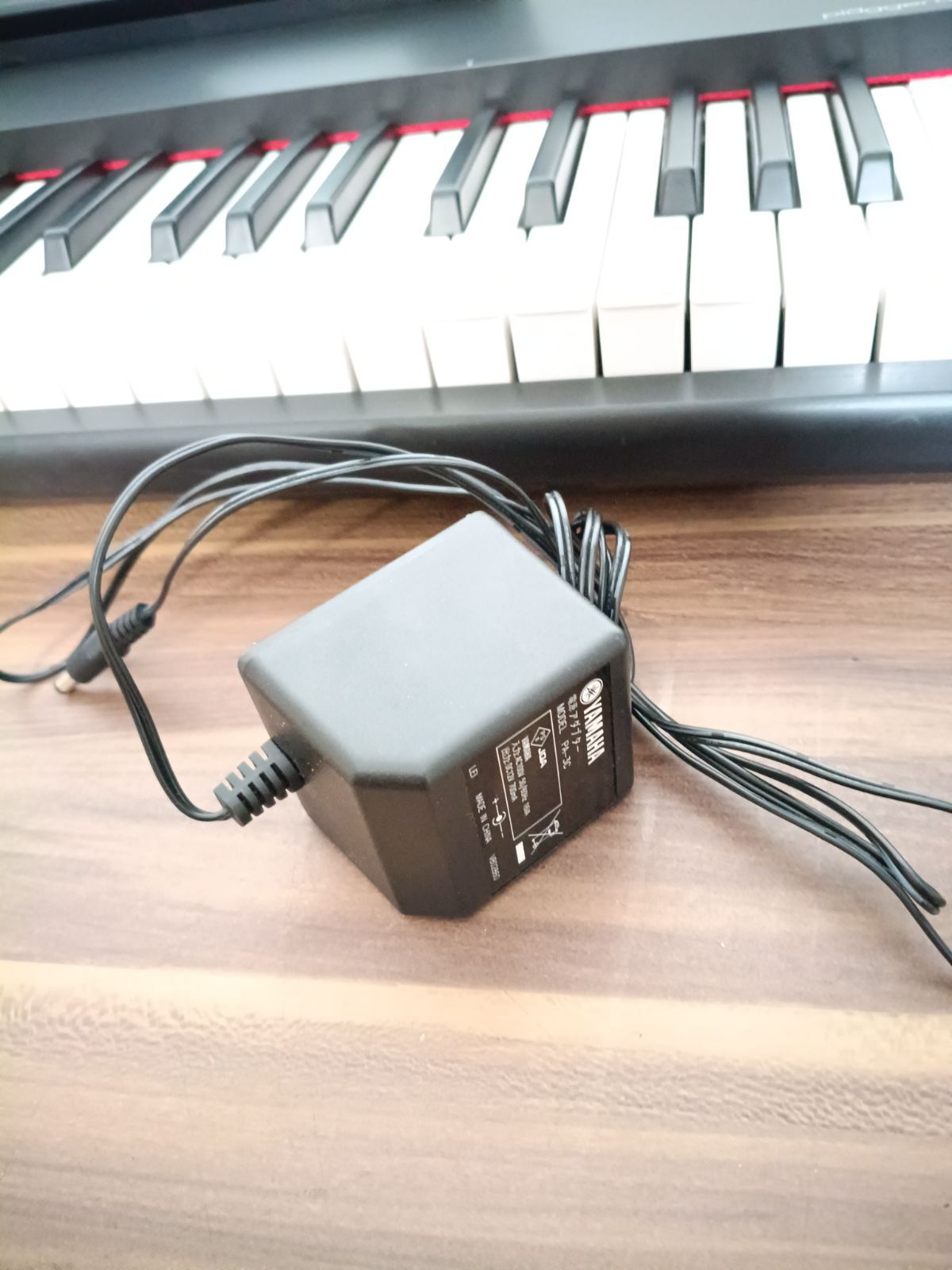 Yamaha Keyboard Electronic Piano Piaggero Np-12B