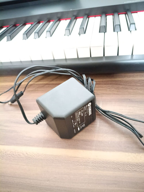 Yamaha Keyboard Electronic Piano Piaggero Np-12B