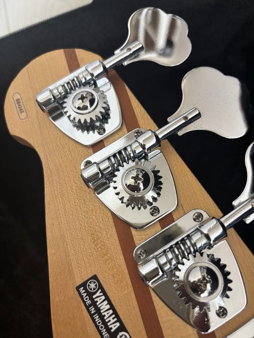 Electric Basses Yamaha Bb424X