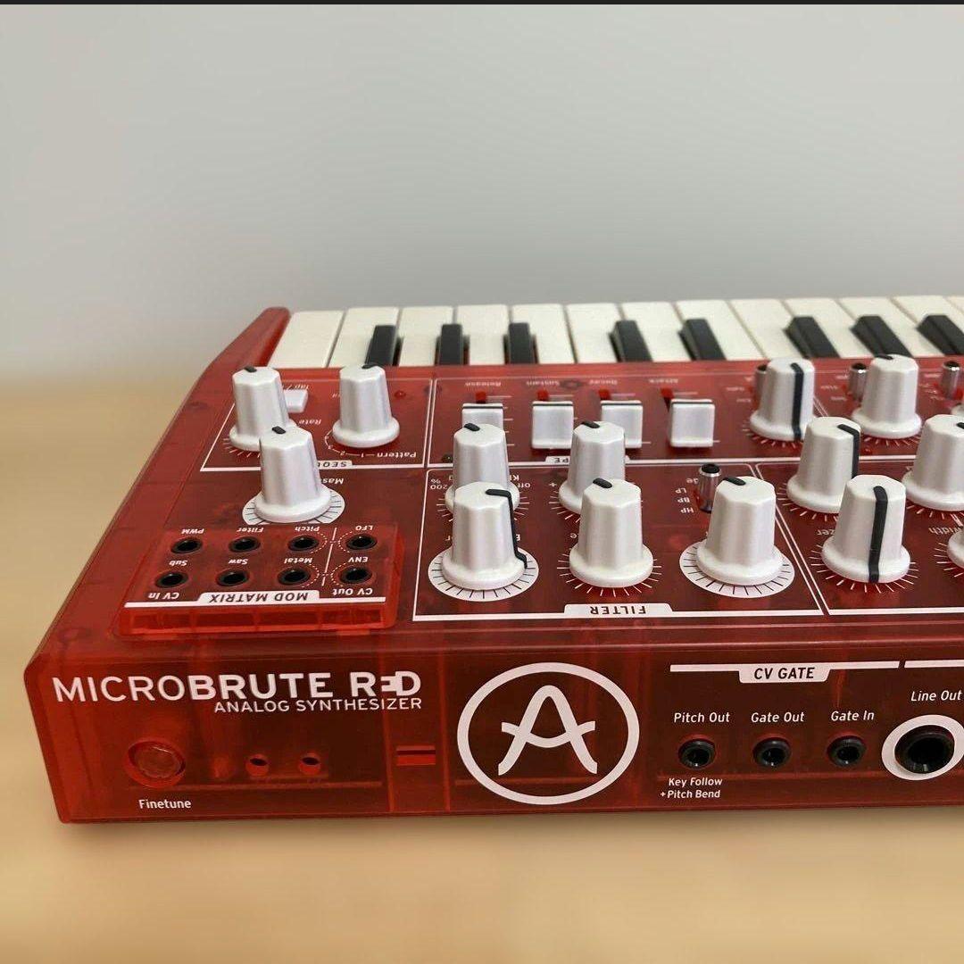 Analog Synthesizers Arturia Microbrute Red