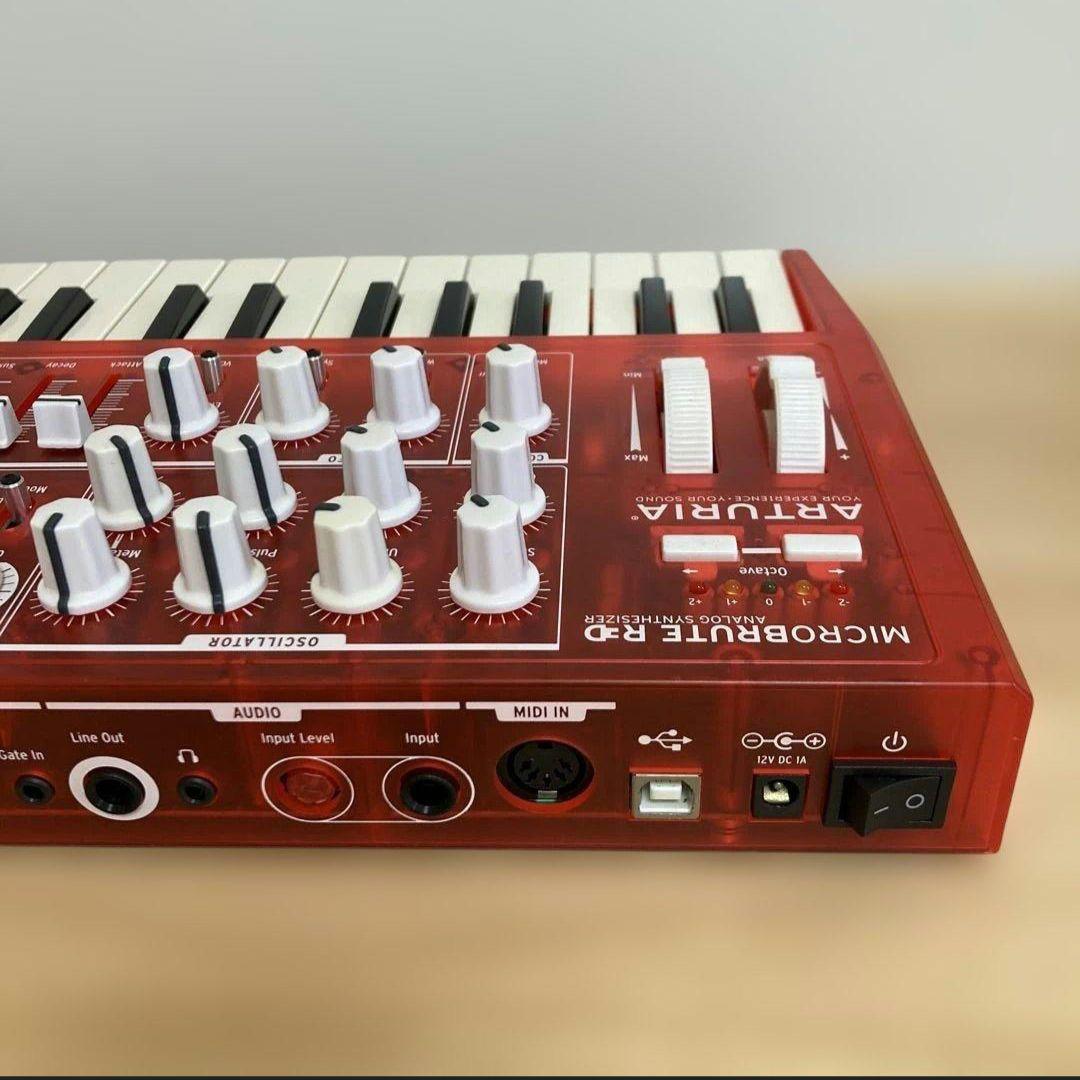 Analog Synthesizers Arturia Microbrute Red