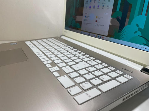 Toshiba Windows Notebook Body 7 Dynabookt85/Cg I7-7500U Ssd480G M8G