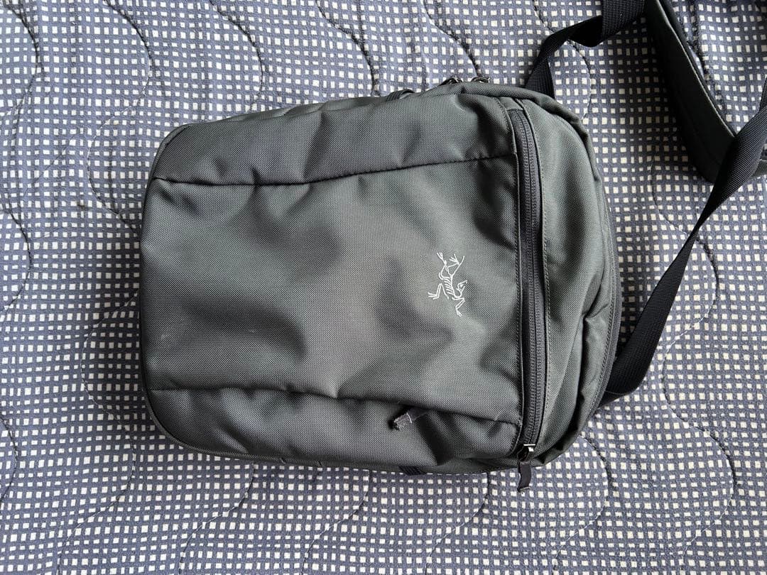 Arc'Teryx Shoulder Bags