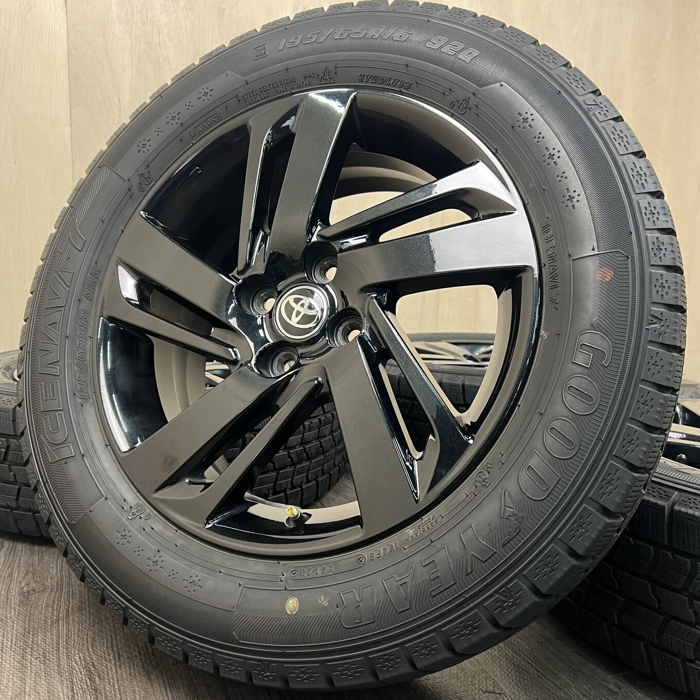 Toyota 16 Inches Raize 4X100 #465D40925