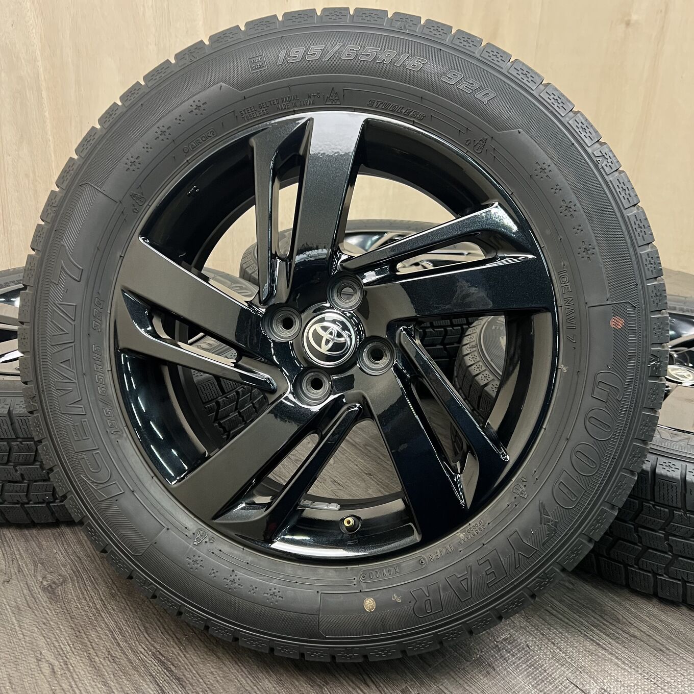 Toyota 16 Inches Raize 4X100 #465D40925