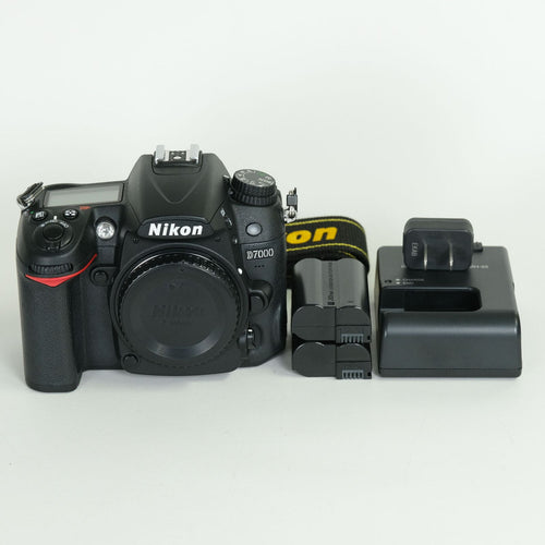 Nikon Digital Slr 8,935 2 D7000 F