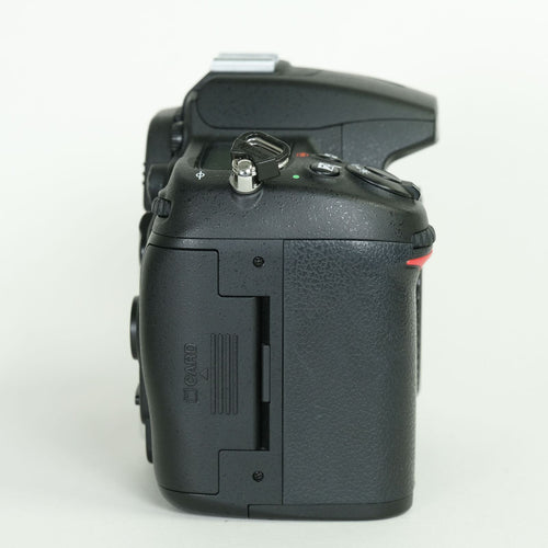 Nikon Digital Slr 8,935 2 D7000 F