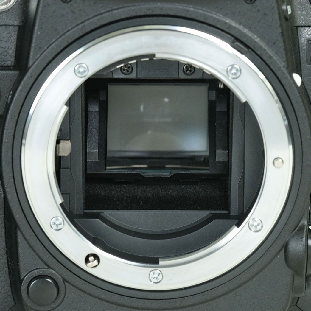 Nikon Digital Slr 8,935 2 D7000 F