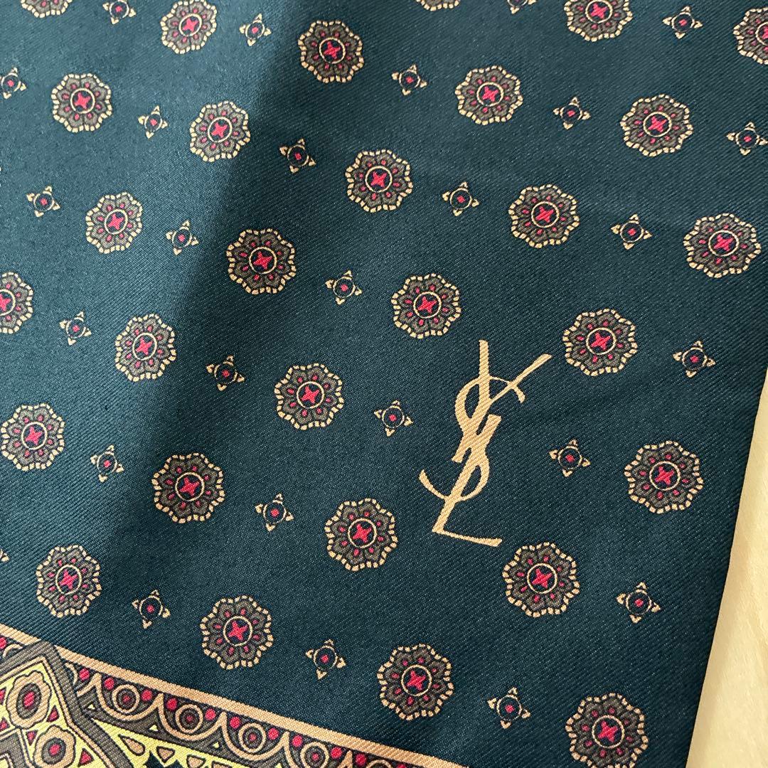 Yves Saint Laurent Stall Shawl