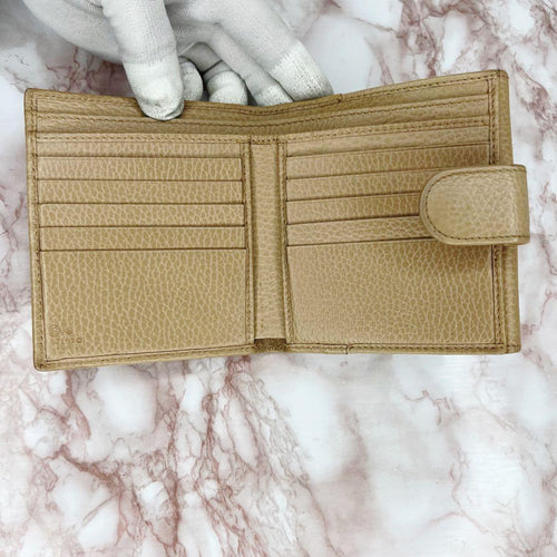 Gucci Bi-Fold Wallet 100