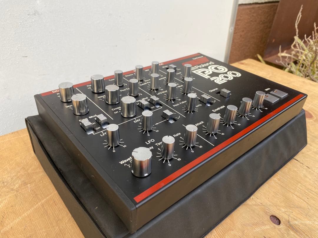 Roland Analog Synthesizer Pg200