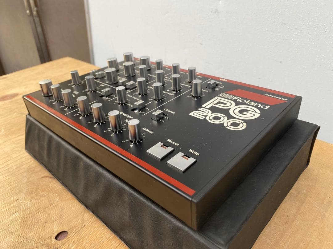 Roland Analog Synthesizer Pg200
