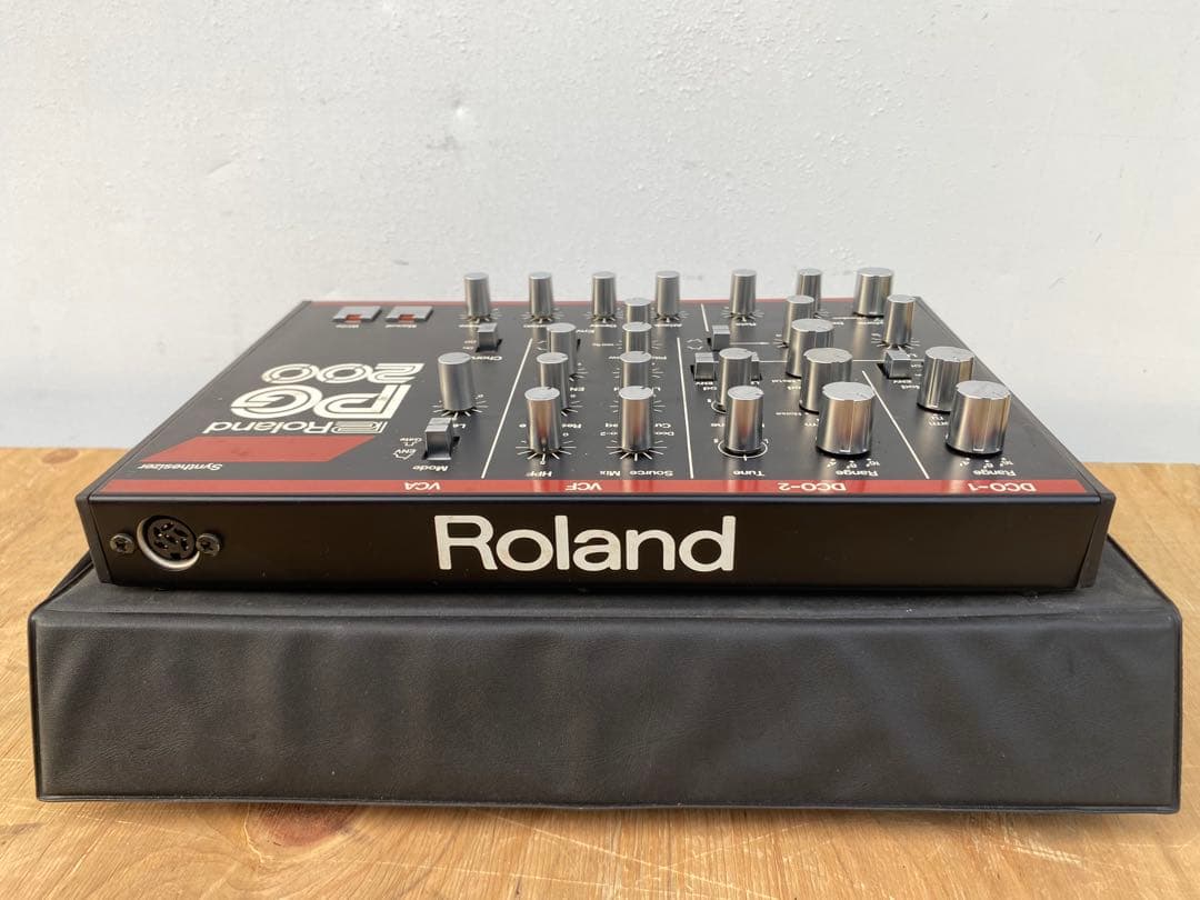 Roland Analog Synthesizer Pg200