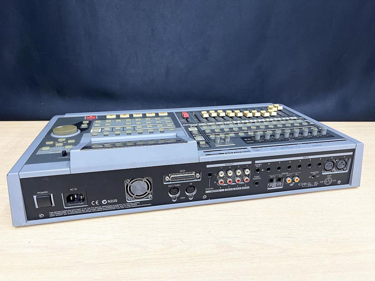 Multi -Track Recorder Roland Vs-1680