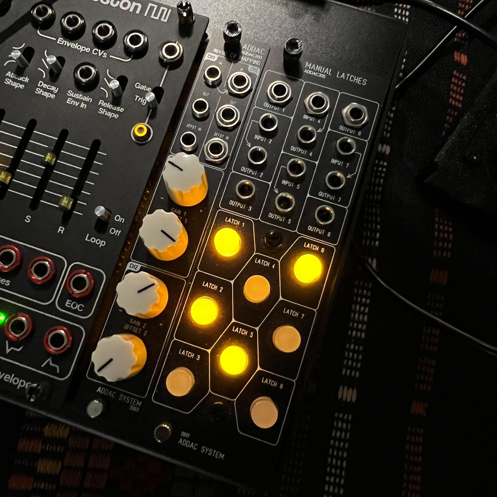 Modular Synthesizer Addac System: Addac305 Manual Latches
