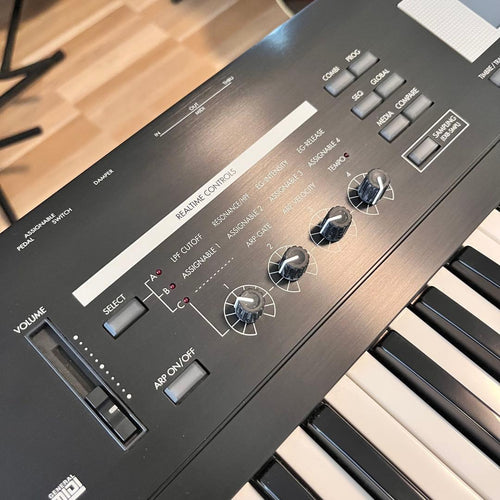 Analog Synthesizers 10317 Korg Tr76