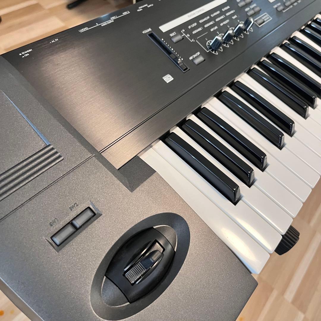Analog Synthesizers 10317 Korg Tr76