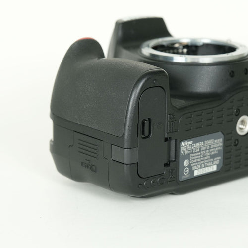 Nikon Digital Slr 3,004 D3400 F